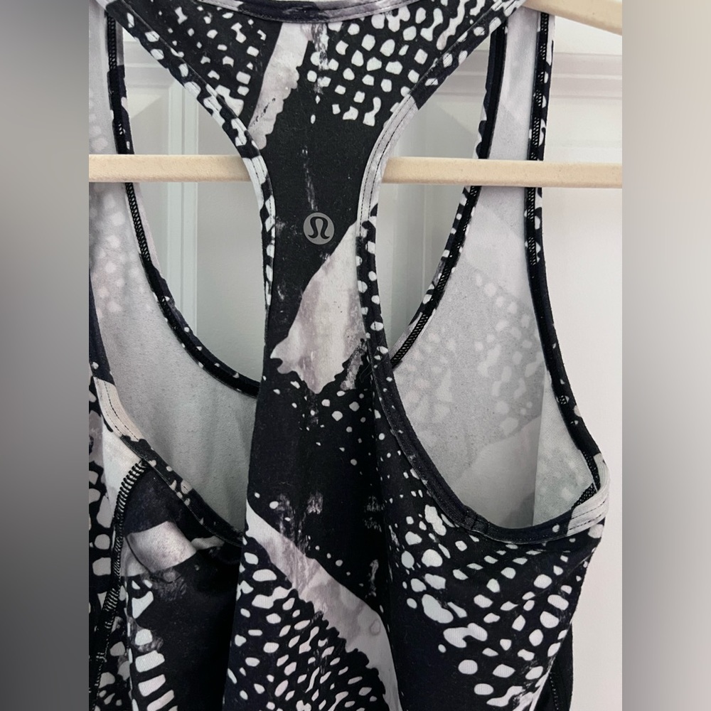SIZE FOUR LULULEMON RACERBACK TOP - Picture 2 of 3